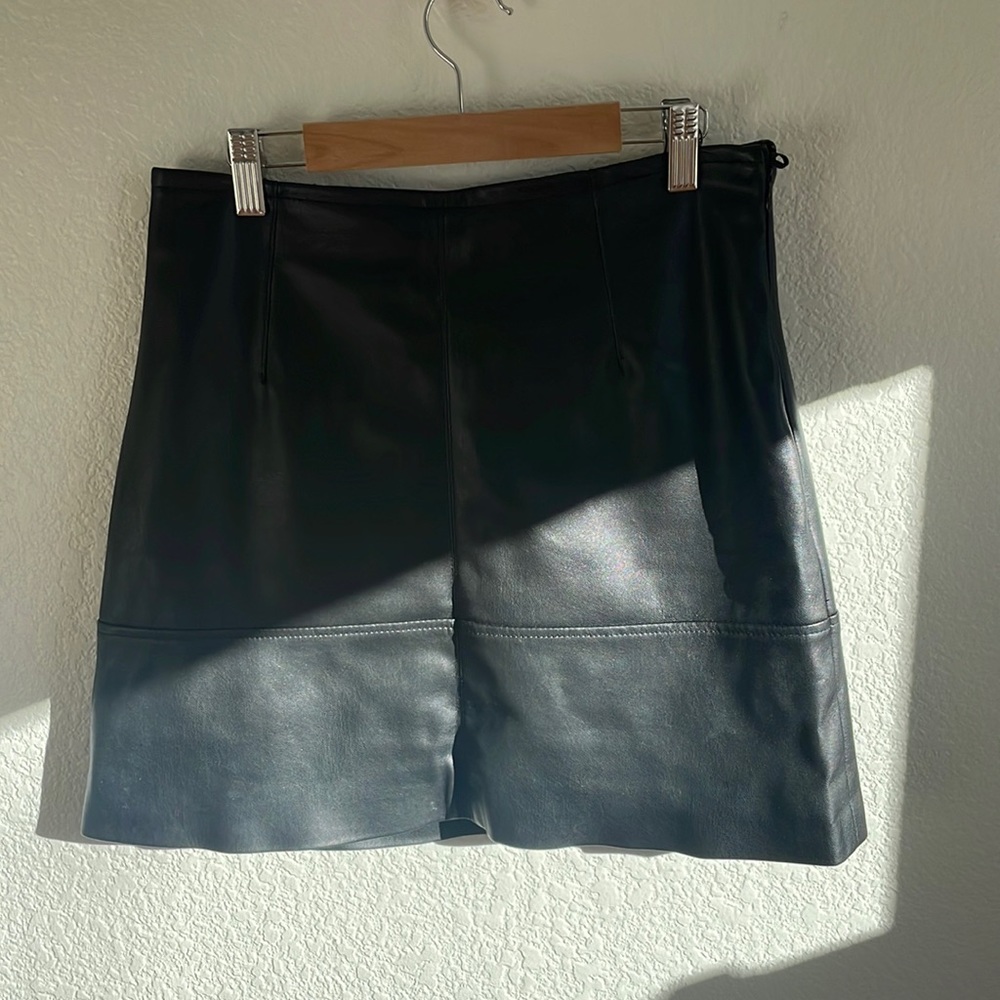 ✨5 FOR $25✨ pleather skirt
